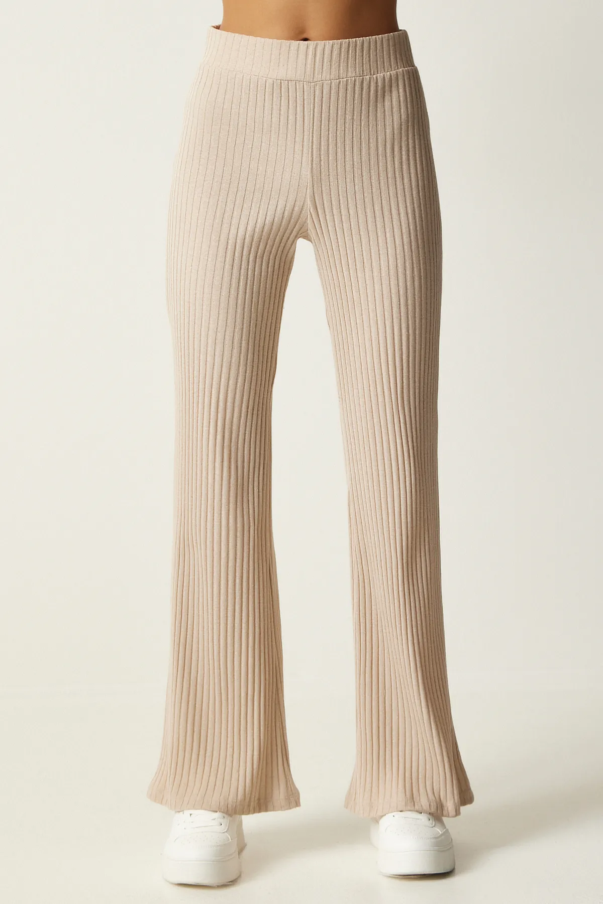Happiness İstanbul  Damen-Set aus schnurgebundener Strickbluse und Hose in Beige OW00008