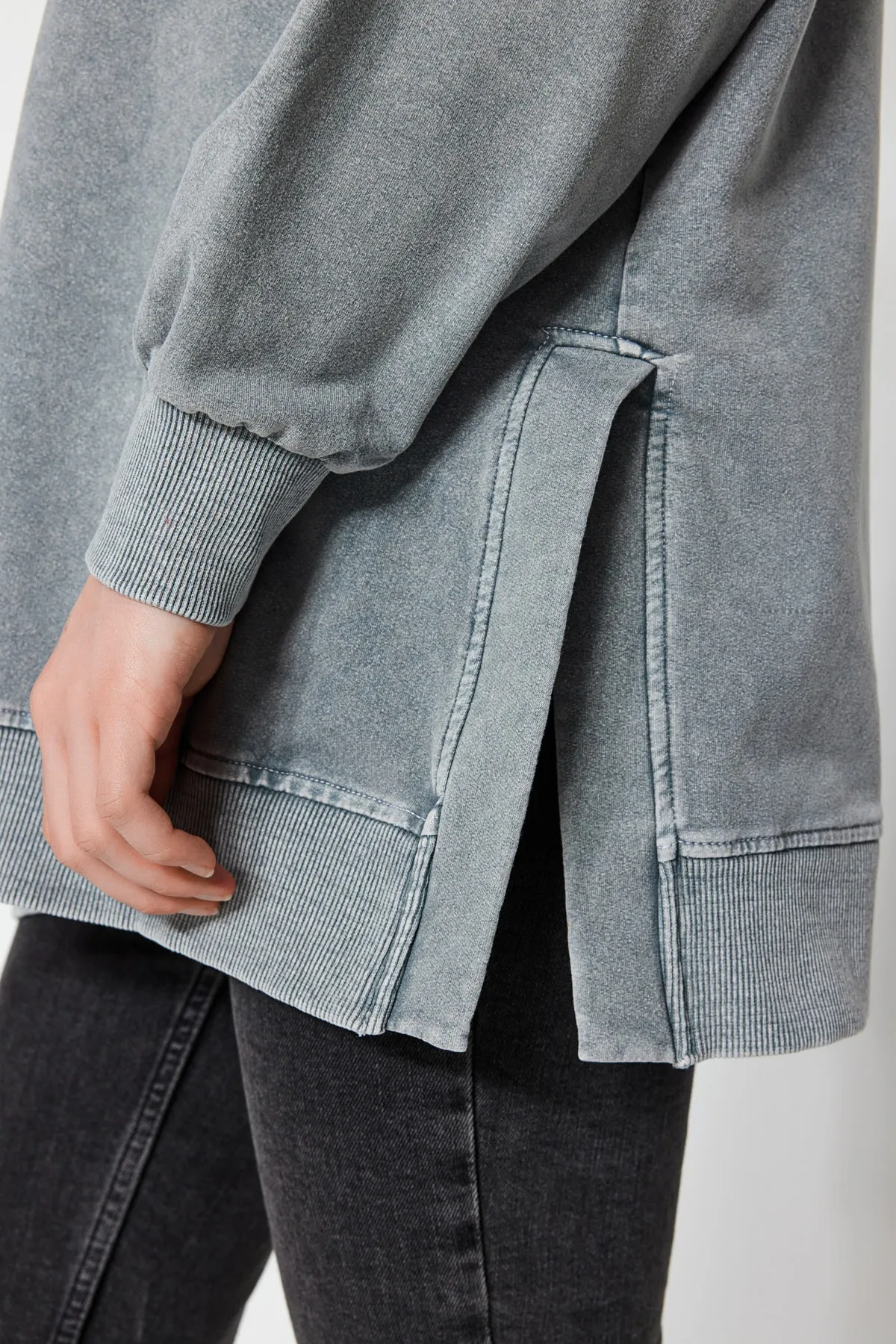 Trendyol Modest  Grau gewaschenes Strick-Sweatshirt TCTSS23TW00062