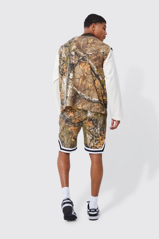 Lockere mittellange Camouflage Basketball-Shorts