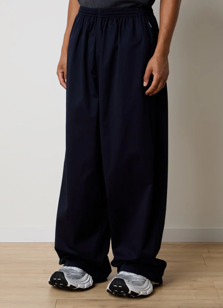 Pantaloni Balenciaga cu croi larg și buzunare laterale