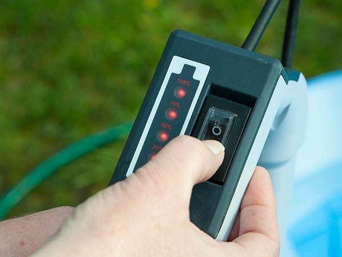 Batavia Maxxseries 12 Volt Akku-Wasserpumpe mit Akku und Ladegerät