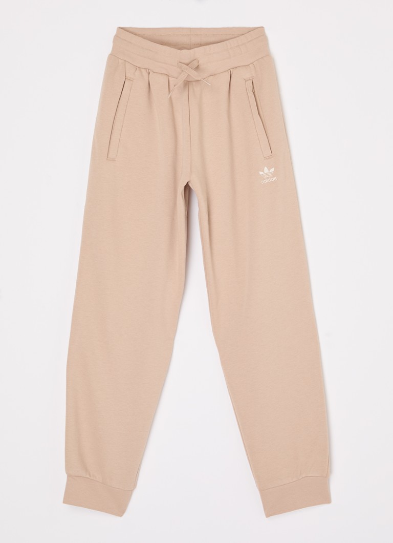 Adidasin kapenevat verkkarit logobrodeerauksella
