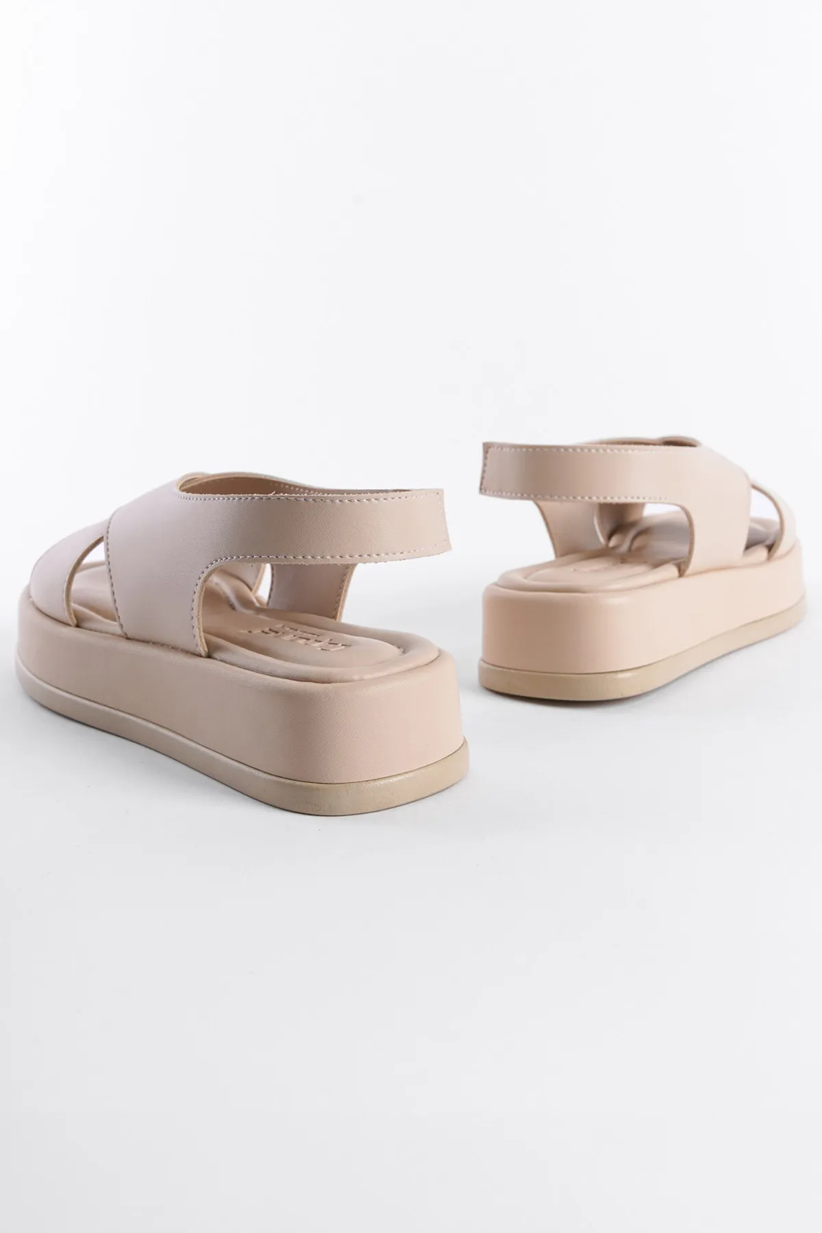 Capone Outfitters  Sandalette - Beige - Keilabsatz