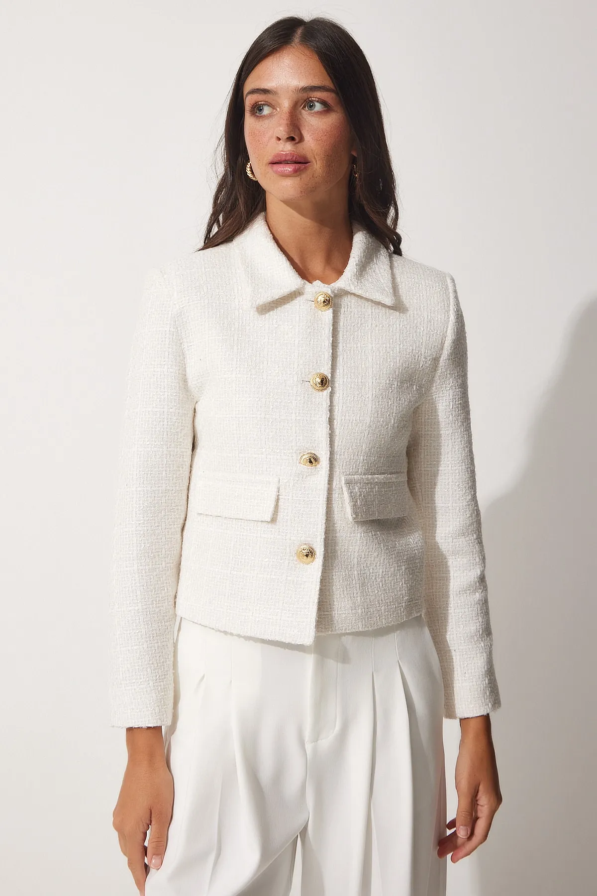 Happiness İstanbul  Ecrufarbene Dore-Tweed-Webjacke für Damen mit Knöpfen WF00021