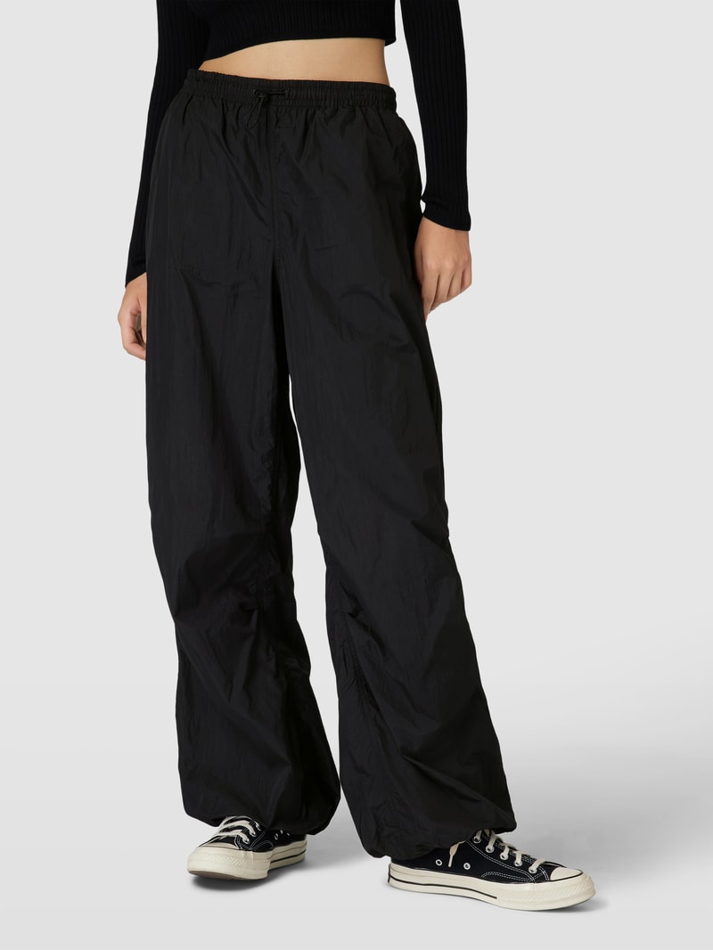 Stoffhose mit elastischem Bund Modell 'JOAN' in schwarz