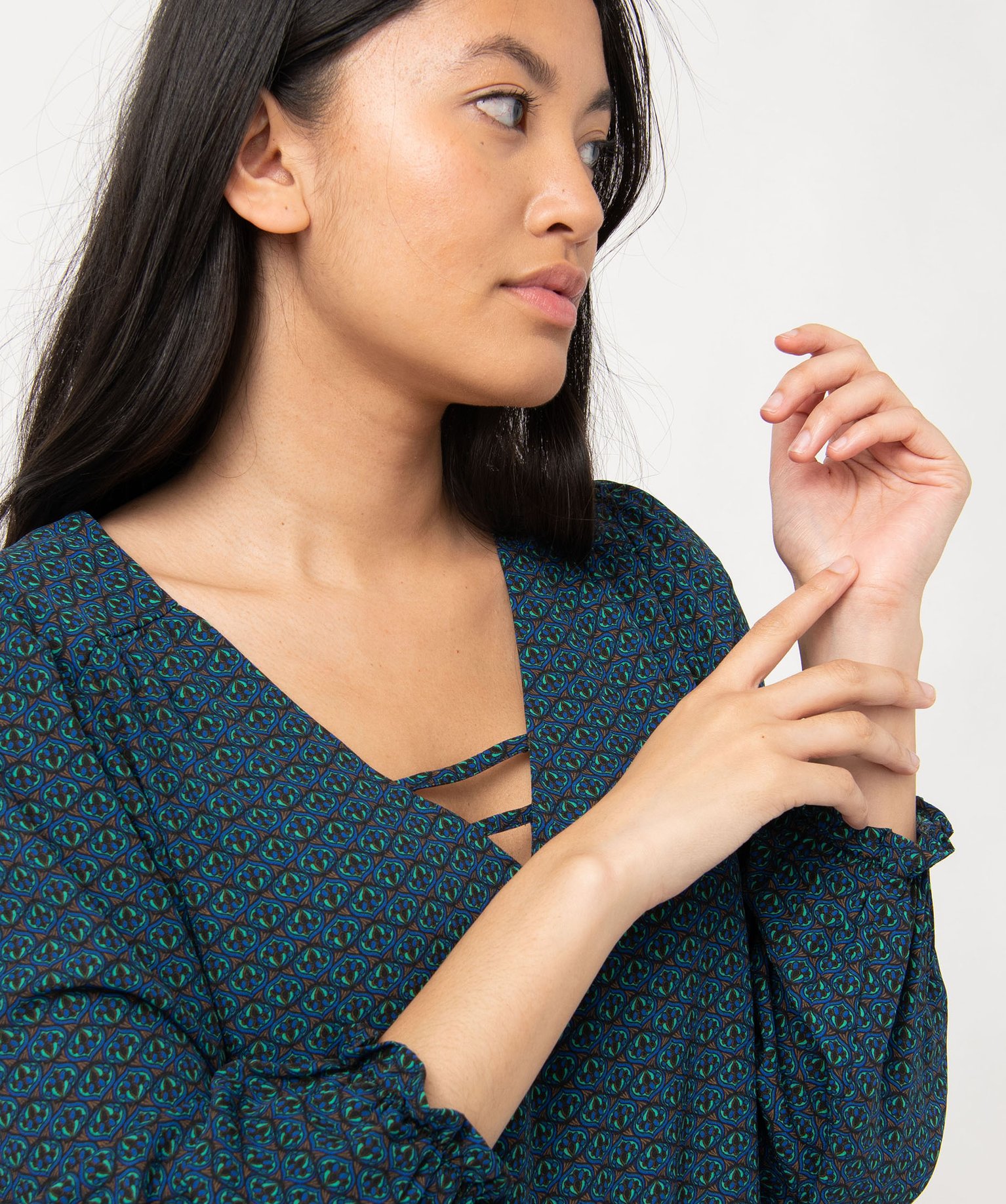 Robe droite imprimée à manches longues et col V fantaisie ... imprime | GEMO