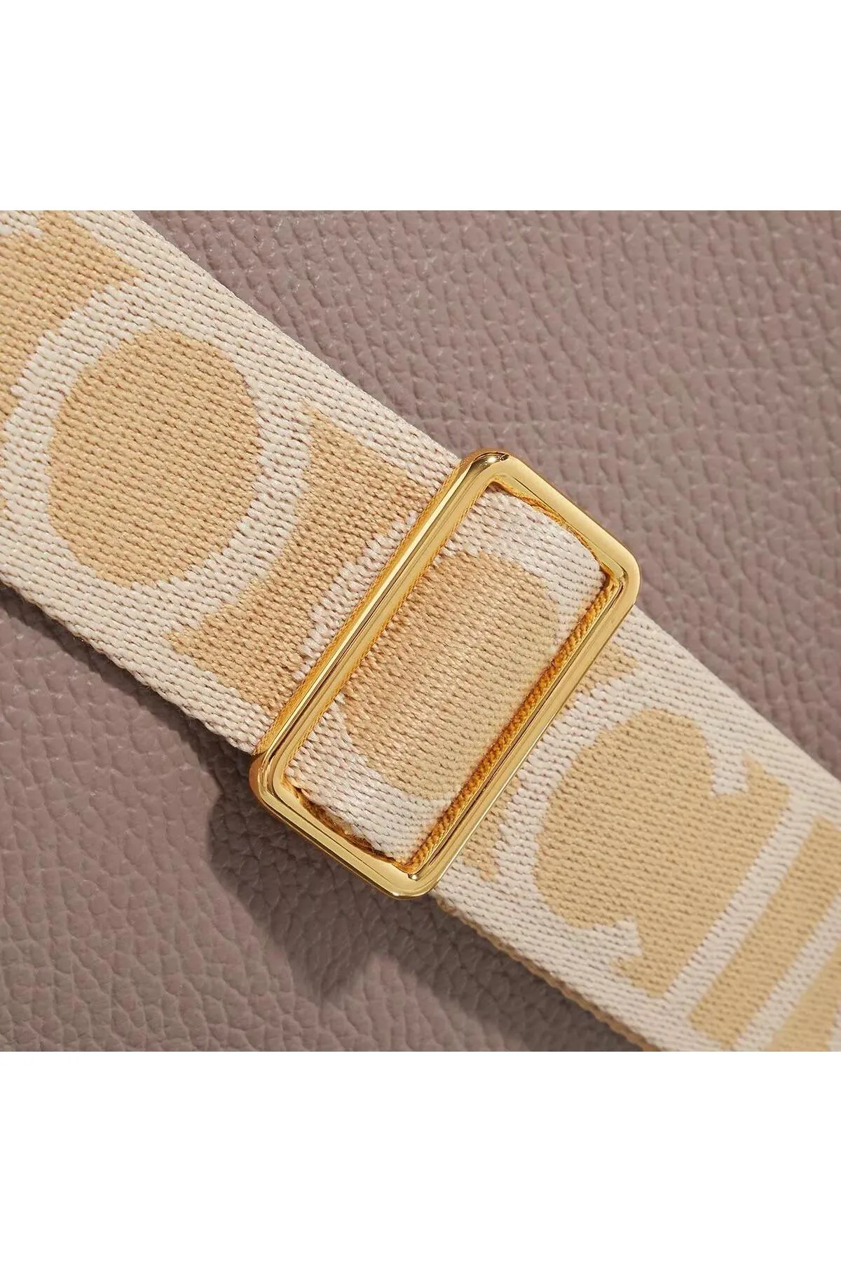 Coccinelle  Arlettis Signature Warm Taupe