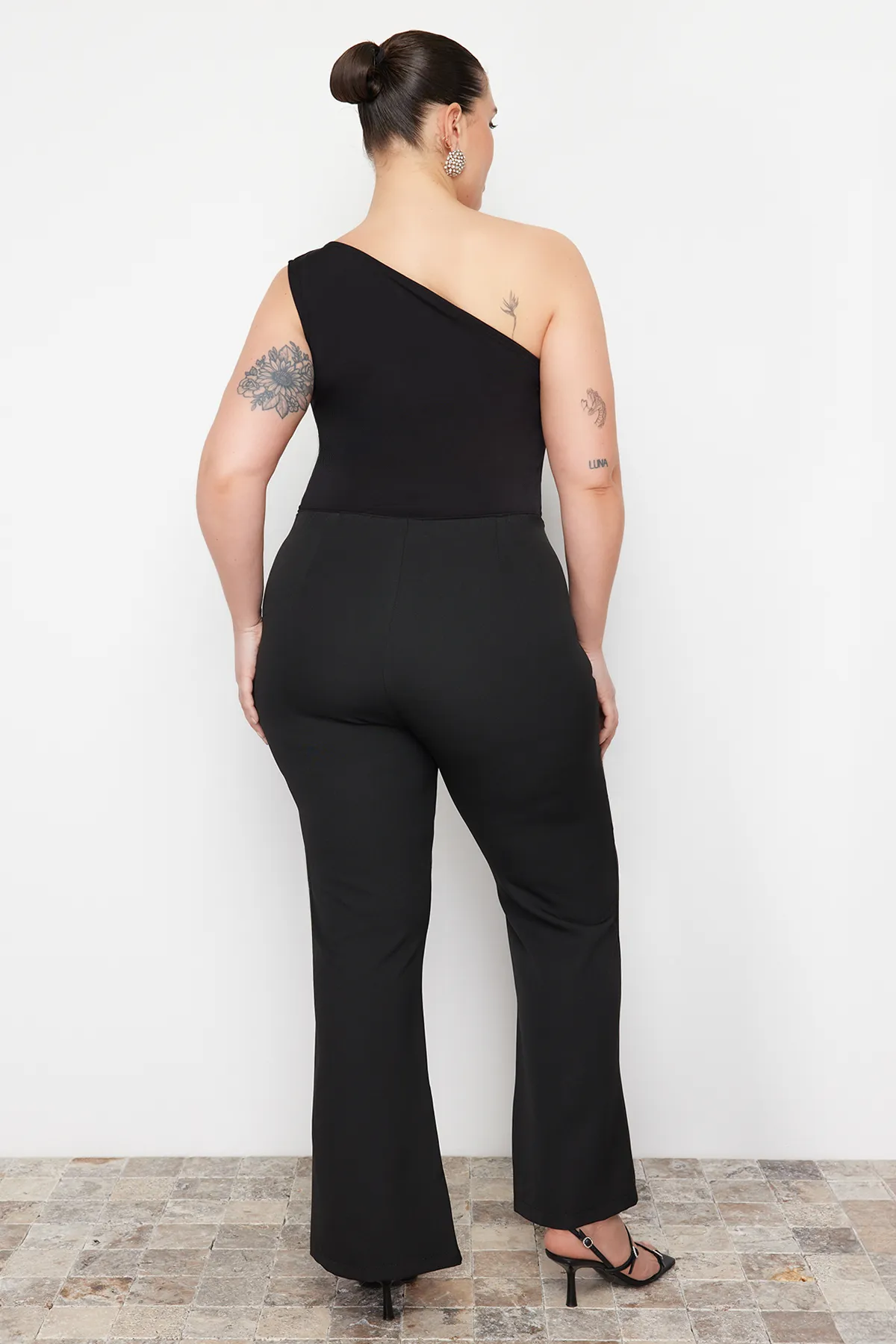 Trendyol Curve  Schwarze, mit Steinen verzierte Finike-Webhose TBBSS23AR00037