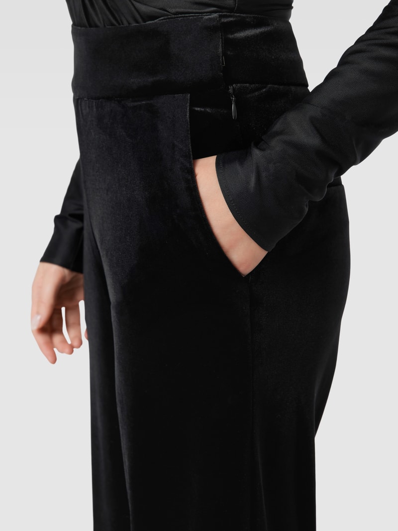 Hose mit seitlichen Eingrifftaschen in schwarz