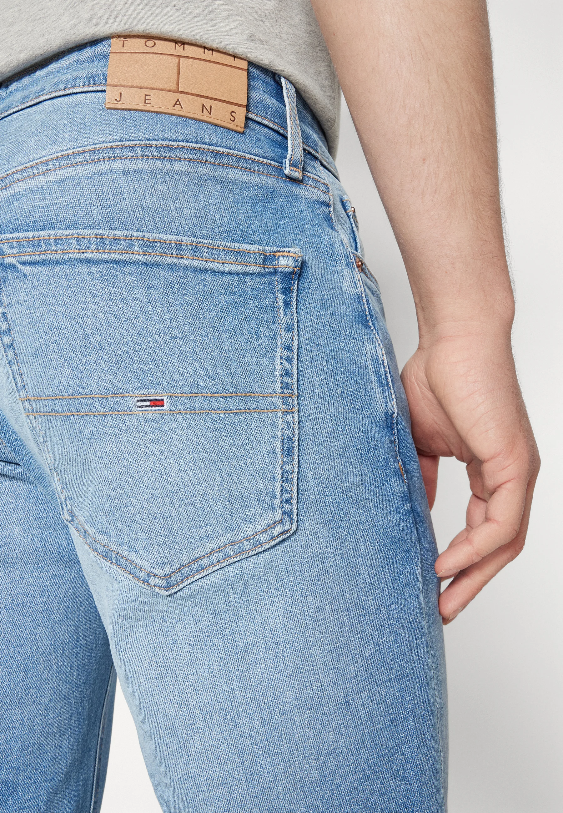 Tommy Jeans SCANTON SLIM - Vaqueros holgados