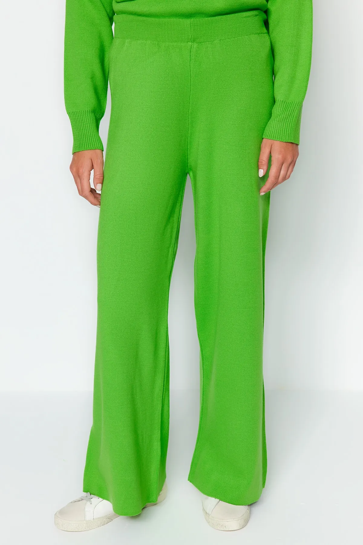 Trendyol Collection  Grünes, weit geschnittenes Strickoberteil und -unterteil-Set TWOAW24AU00010