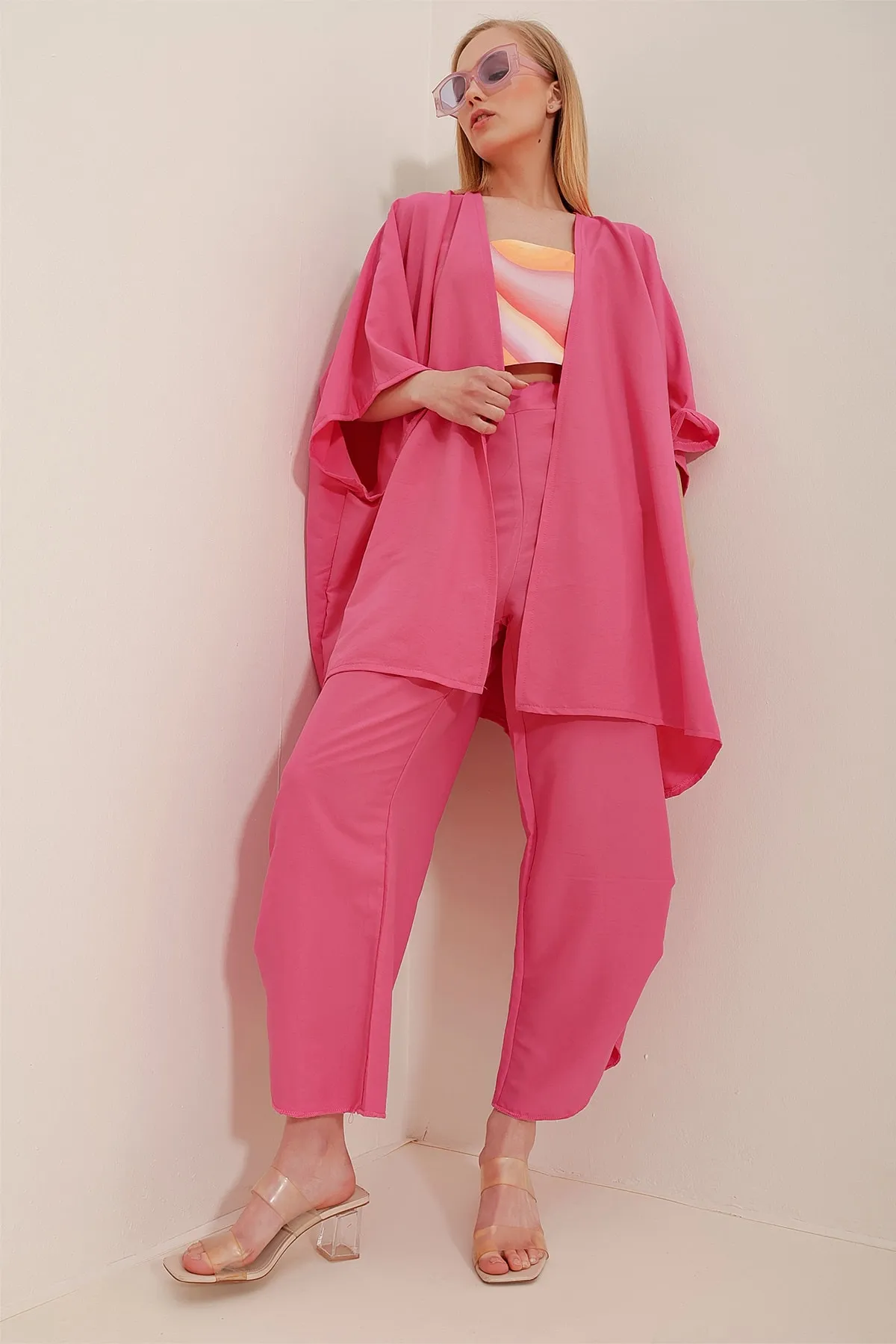 Trend Alaçatı Stili  Fuchsiafarbenes Damen-Doppelset aus Hose und Jacke mit Beinschlitz und selbststrukturierter Struktur ALC-752-001
