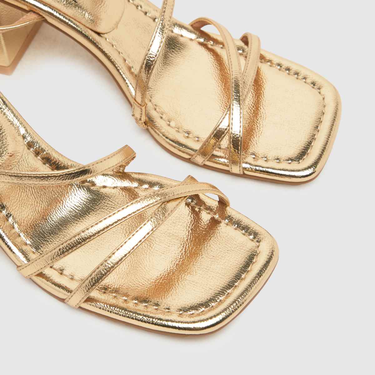 Schuh – Sully – Guldfärgade höga klackar med remmar
