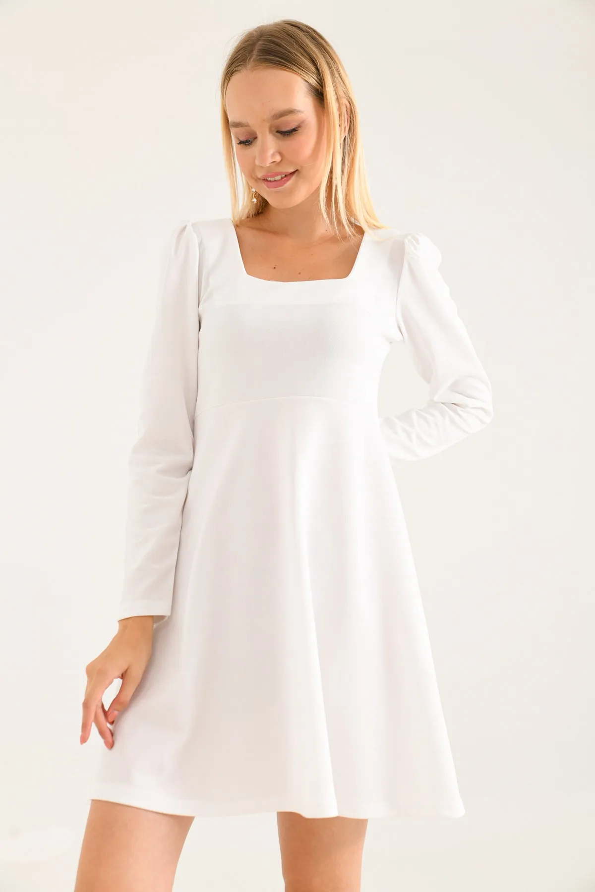 VOLT CLOTHİNG  Damen-Minikleid mit quadratischem Ausschnitt und langen Ärmeln