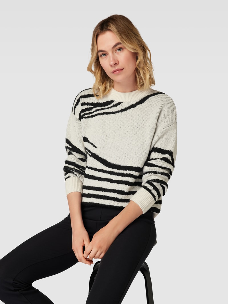 Strickpullover mit überschnittenen Schultern Modell 'ALIRA' in offwhite