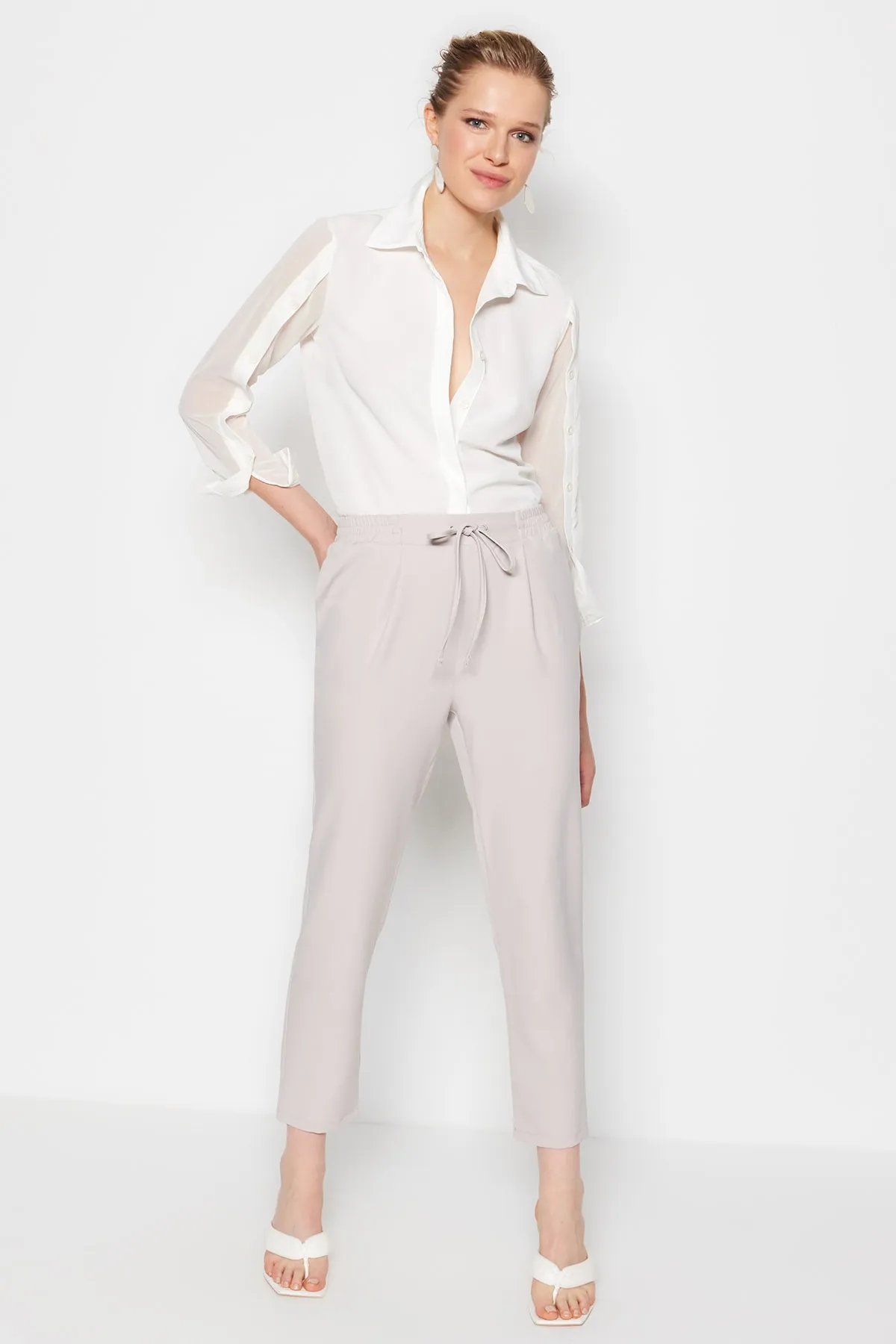 Trendyol Collection  Graue gewebte Bindehose TWOSS23PL00226