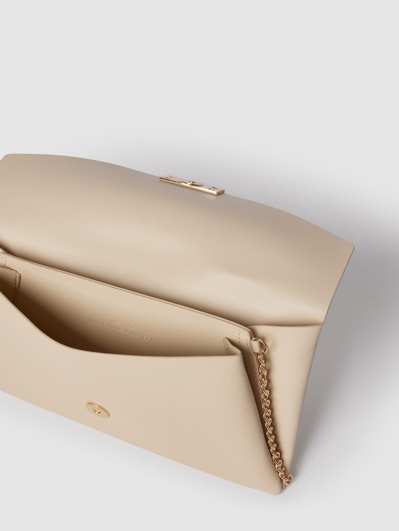 Kuvert-Clutch im schimmernden Design Modell 'ARPIE' in ecru