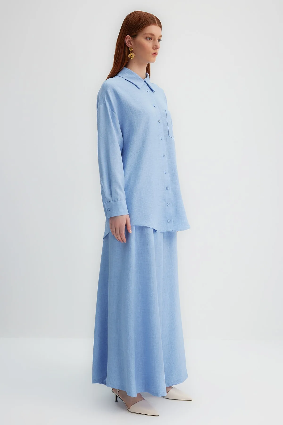 Trendyol Modest  X Kevser Sarıoglu Blaues gewebtes Hemd-Hosen-Set mit weitem Bein TCLSS23US00001