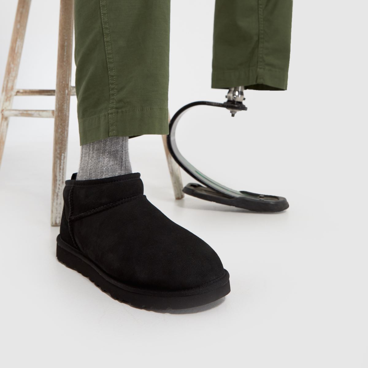 Klasické ultra mini boty UGG v černé barvě