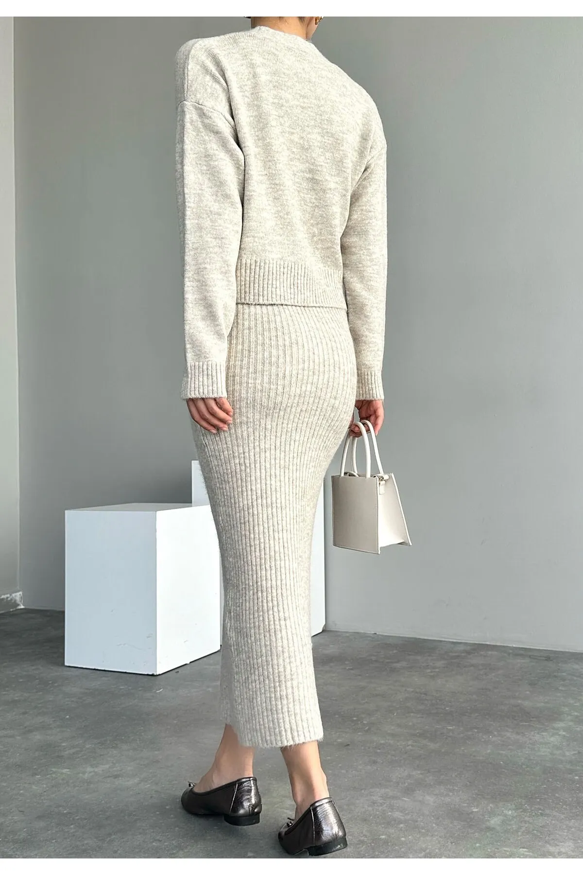 Laluvia  Hellbeiger, schnurgebundener Cardigan-Strickanzug