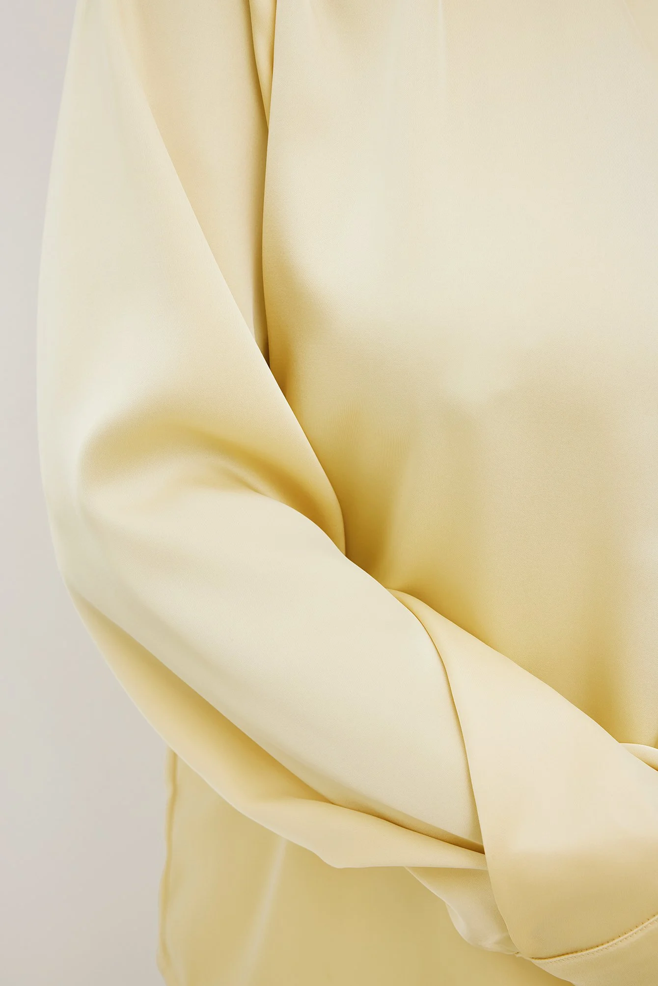 Schwere Satinhemdbluse