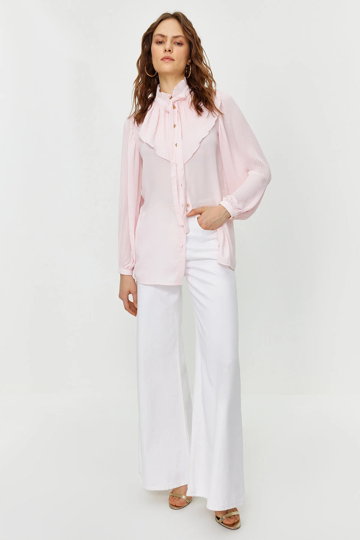 Trendyol Modest  Gewebtes Hemd aus Chiffon mit Puderrüschen TCTSS24TG00014