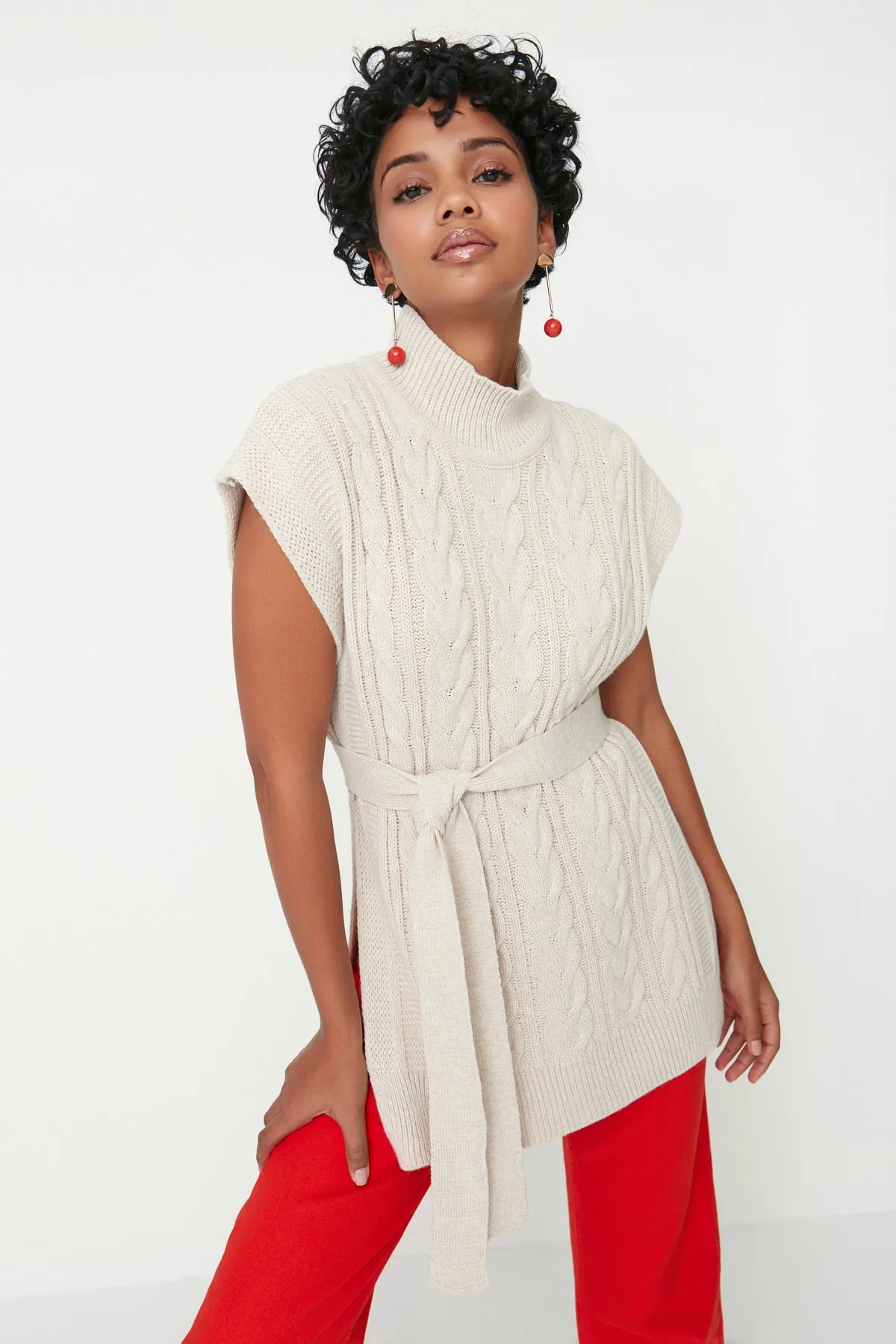 Trendyol Collection  Weit geschnittener Woll-Strickanzug mit Gürtel in Stein TWOAW22BZ0031