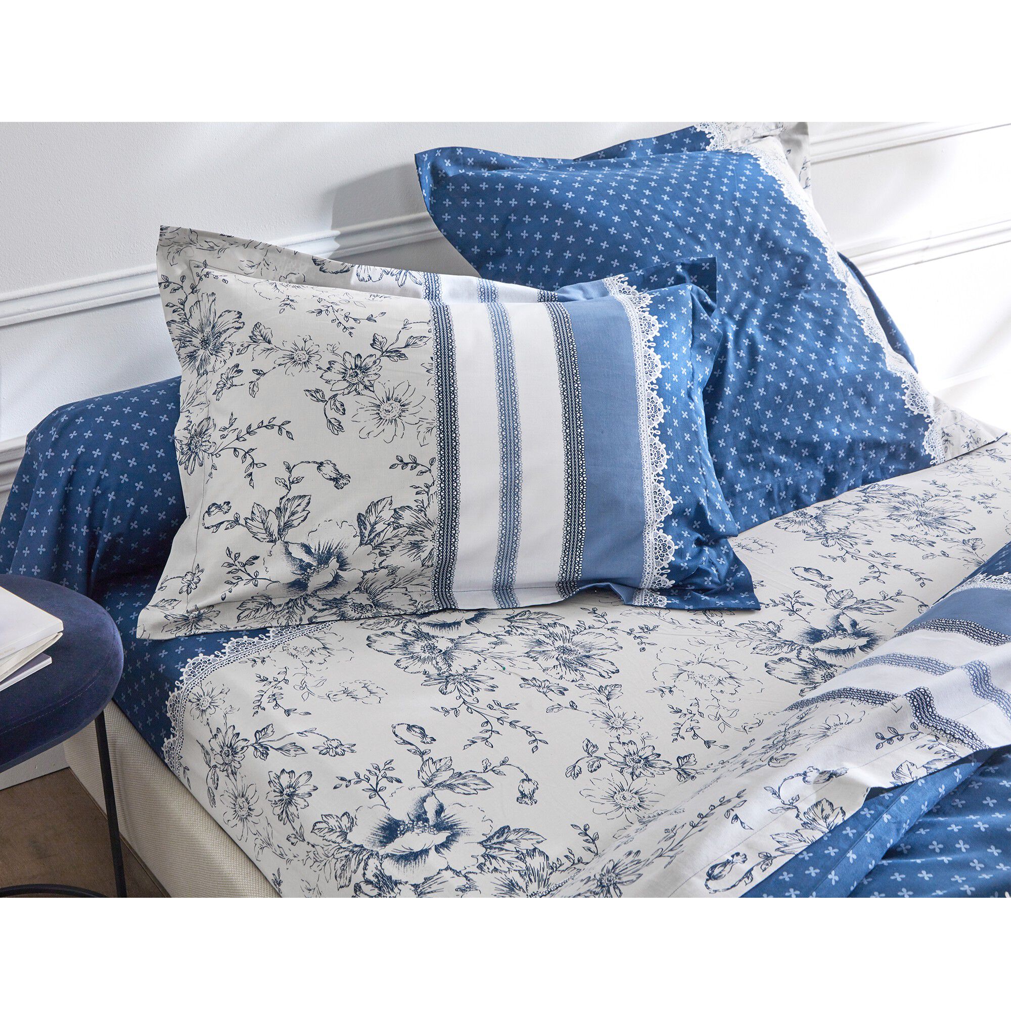 Linge de lit Gabrielle en coton imprimé pois, fleurs et dentelle