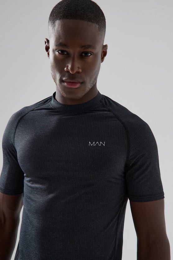 Man Active Muscle-Fit T-Shirt