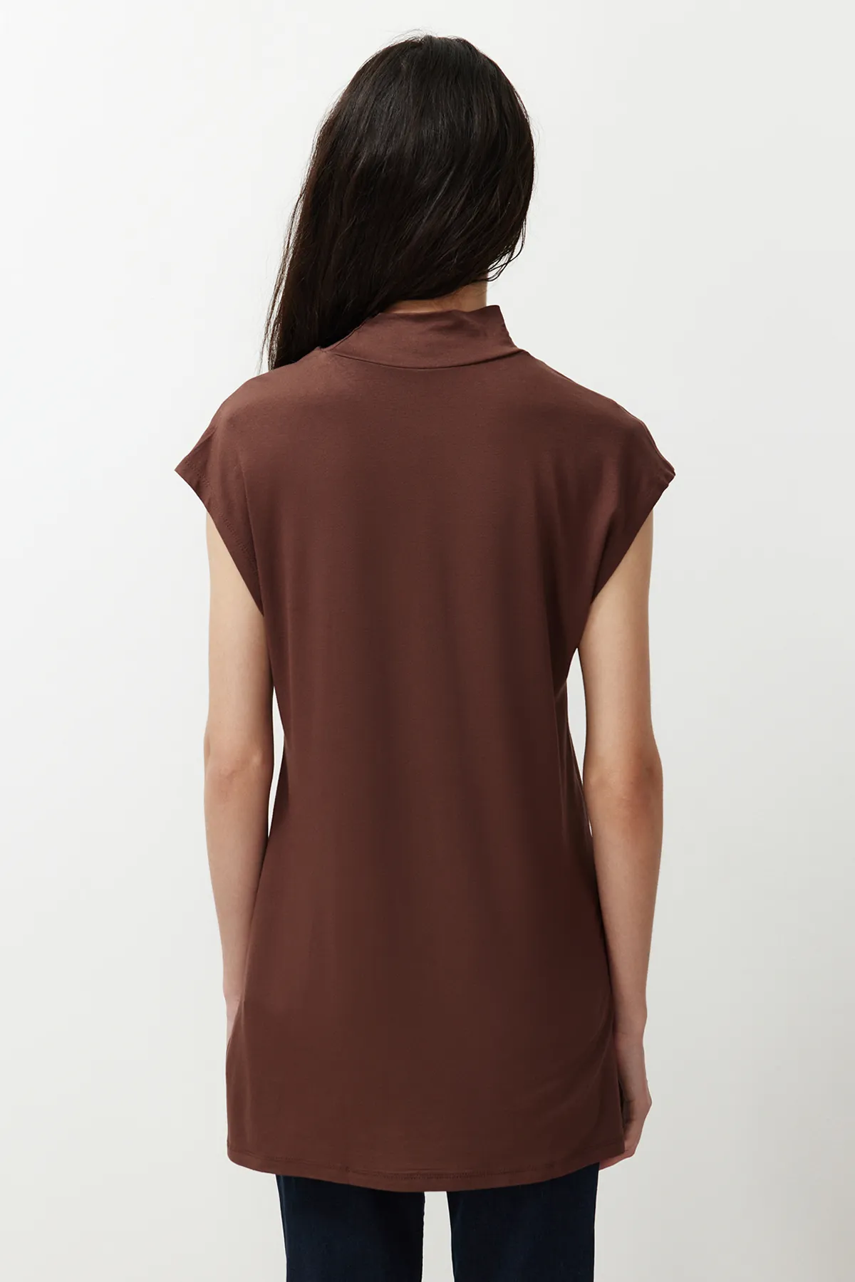 Trendyol Modest  Braun-Khaki 2er-Pack ärmellose Unterwäsche-Liner-Tunika mit Stehkragen TCTSS21UK0033