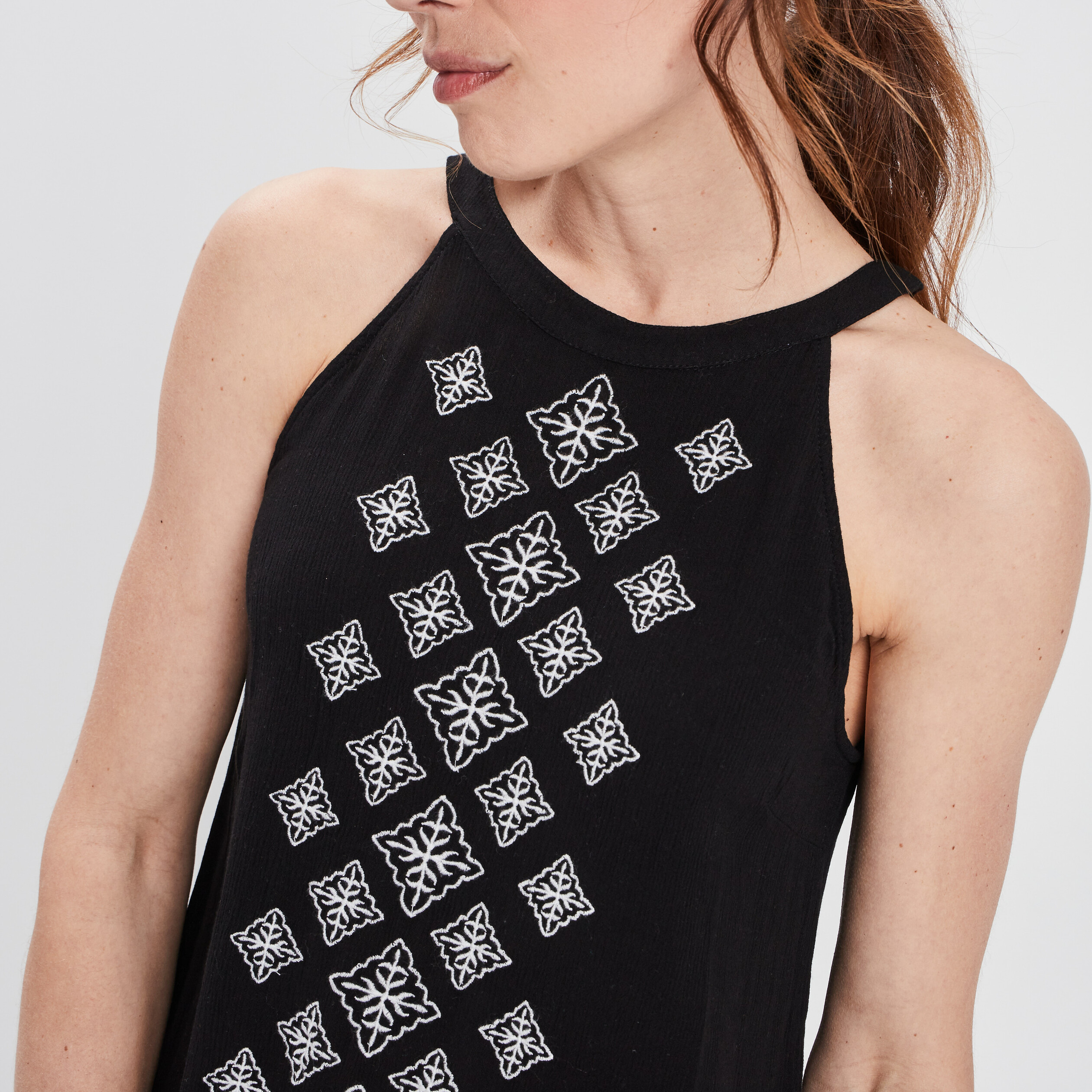 Blouse sans manches encolure américaine noir femme | La Halle