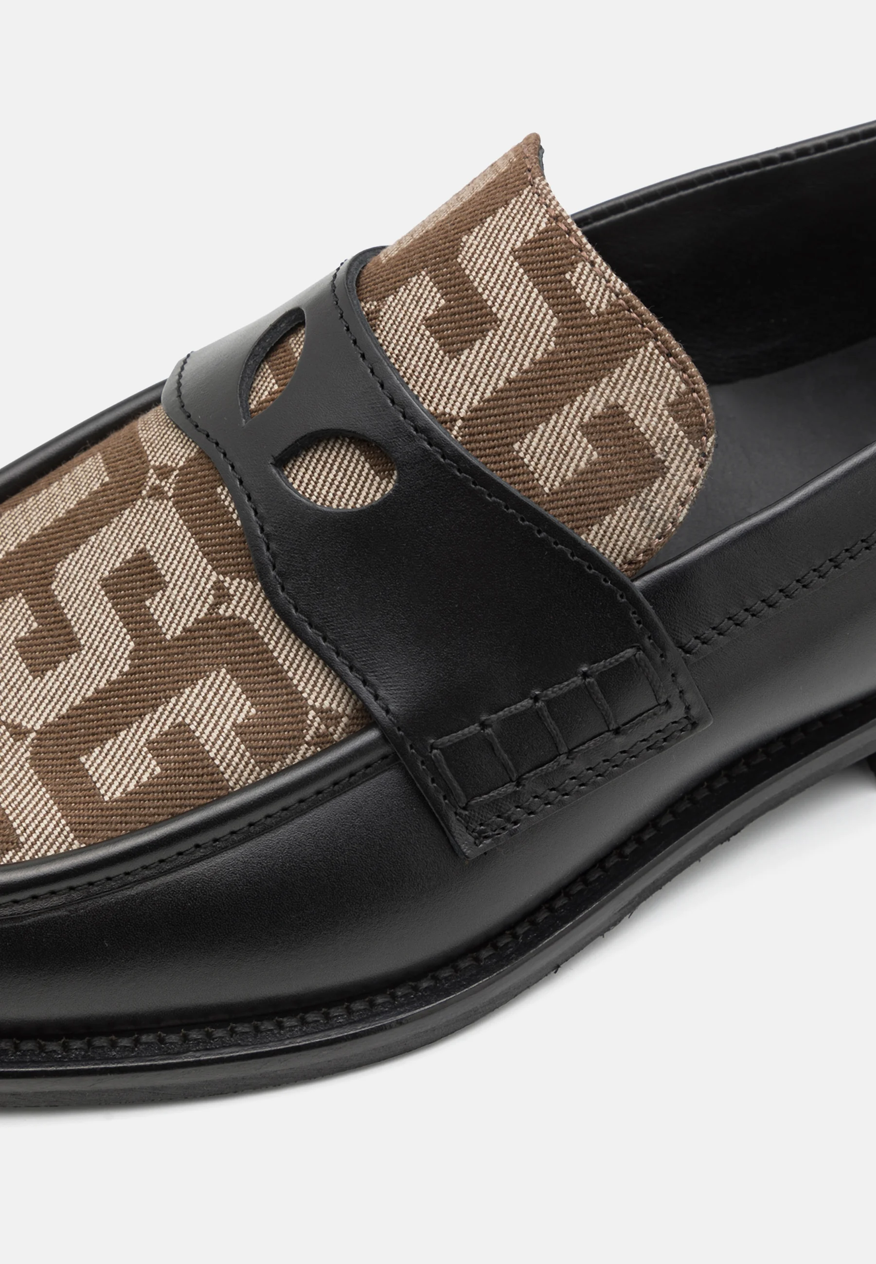 MOCASINES UNISEX GCDS WIRDO CON MONOGRAMA - Zapatos sin cordones