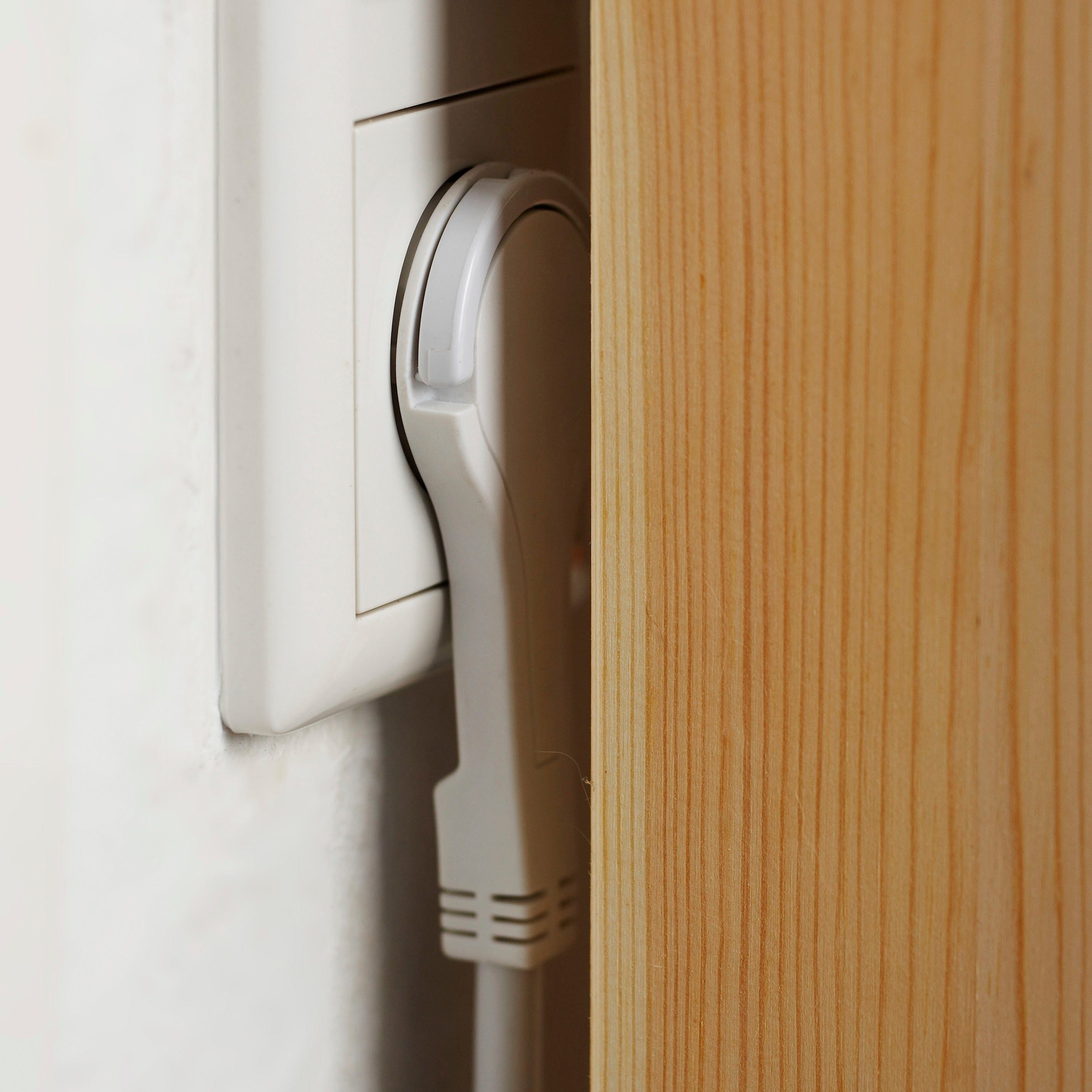 meister Steckdosenleiste 3-fach (Schalterbeleuchtung, Kindersicherung, Kabellänge 1,4 m), extraflacher Stecker