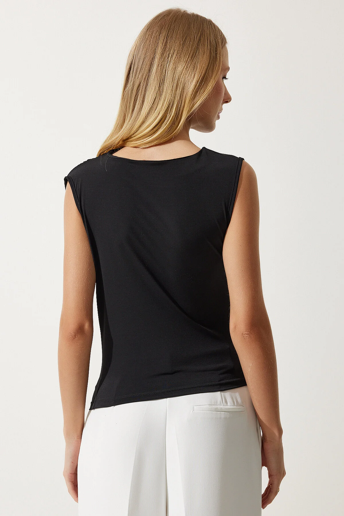 Happiness İstanbul  Schwarze geraffte ärmellose Strickbluse für Damen YU00015