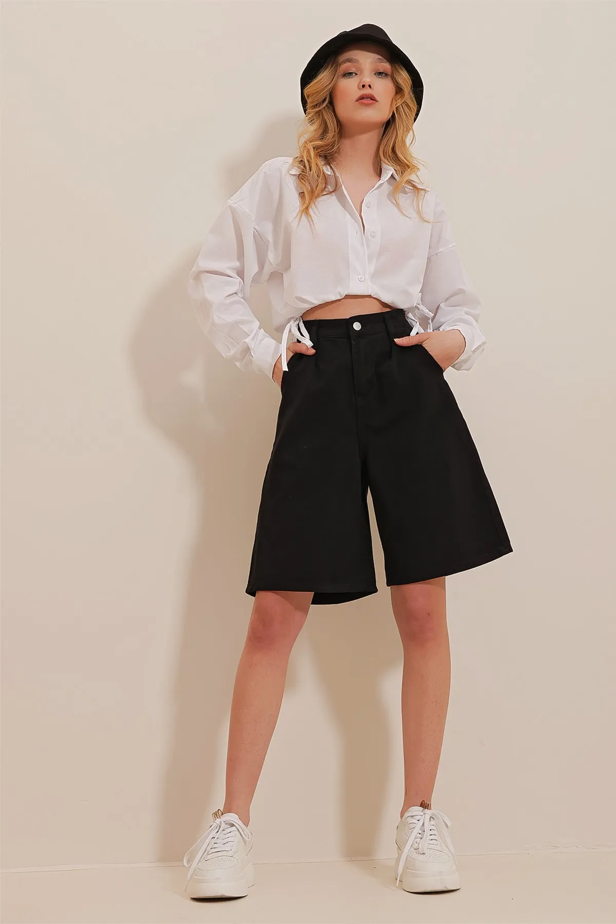 Trend Alaçatı Stili  Shorts - Schwarz - Hoher Bund