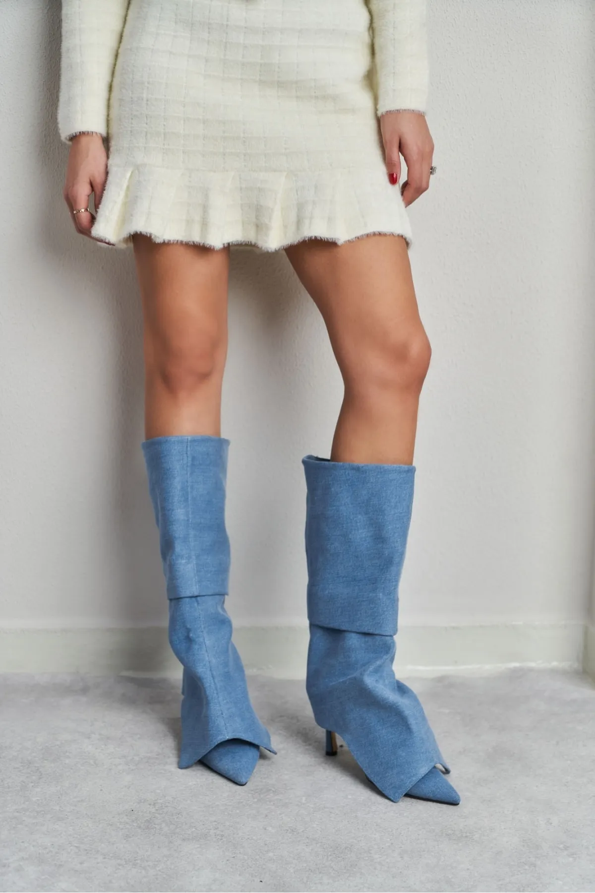 NİŞANTAŞI SHOES  Arline Damen-Stiefel mit Absatz in Denim-Farbe mit spitzer Zehenpartie