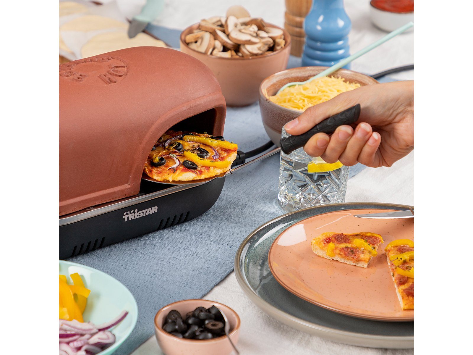 Tristar Elektrische Pizzapfanne, 1060 W, Pizzaofen für 4 Personen, Pizzamaker erweiterbar für 6/8 Personen