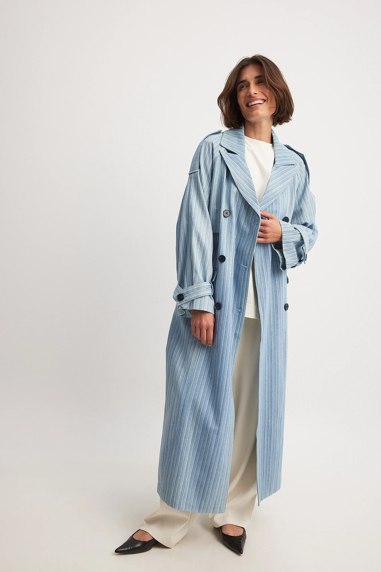Gestreifter Oversized-Trenchcoat mit Gürtel