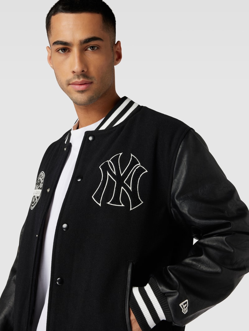 College-Jacke mit Two-Tone-Machart in schwarz
