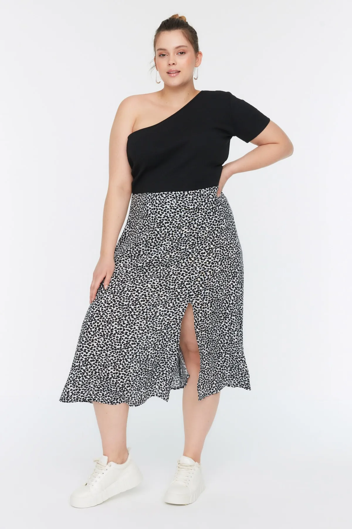 Trendyol Curve  Schwarzer Rock aus gewebter Viskose mit Schlitz TBBSS22AZ0001