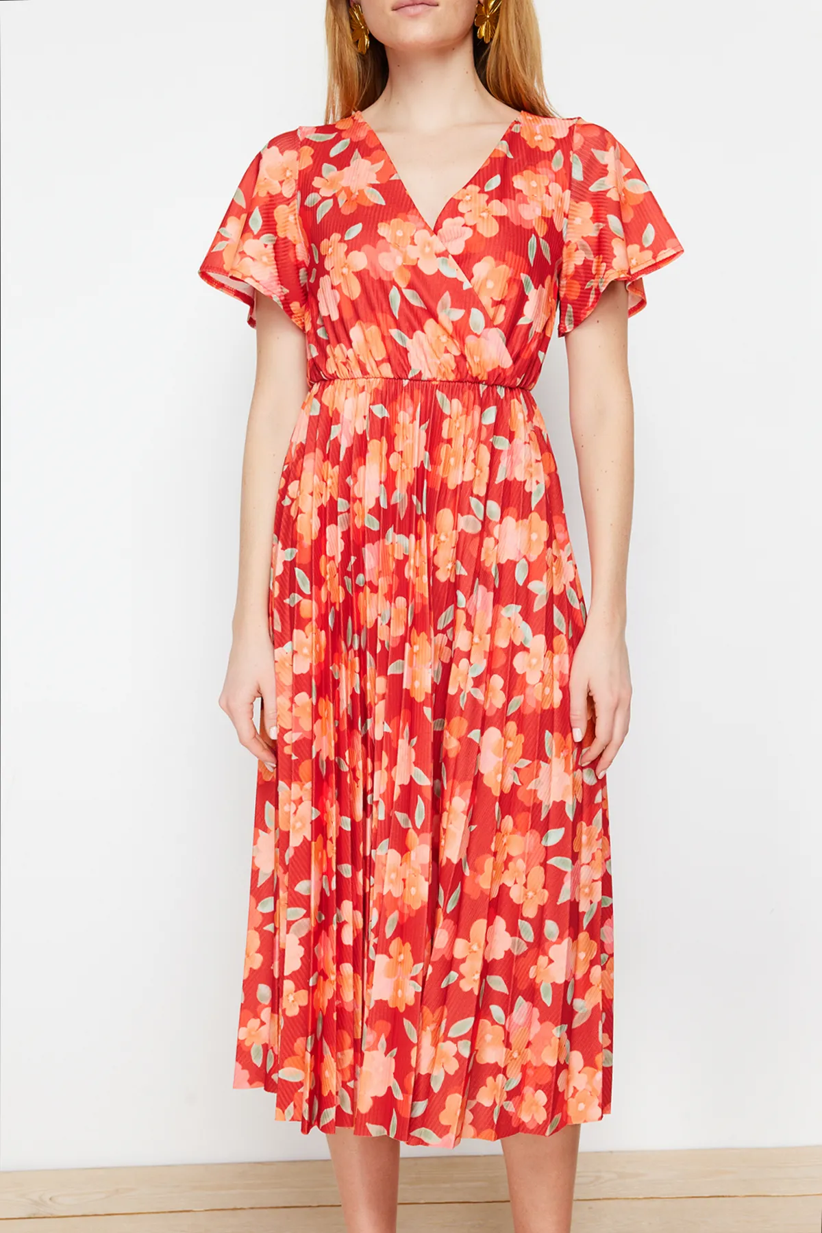 Trendyol Collection  Burgunderrotes Skater-/Gürtelöffnungs-Midikleid aus geripptem, dehnbarem Strick mit zweireihigen Taschentuchärmeln TWOSS24EL00482