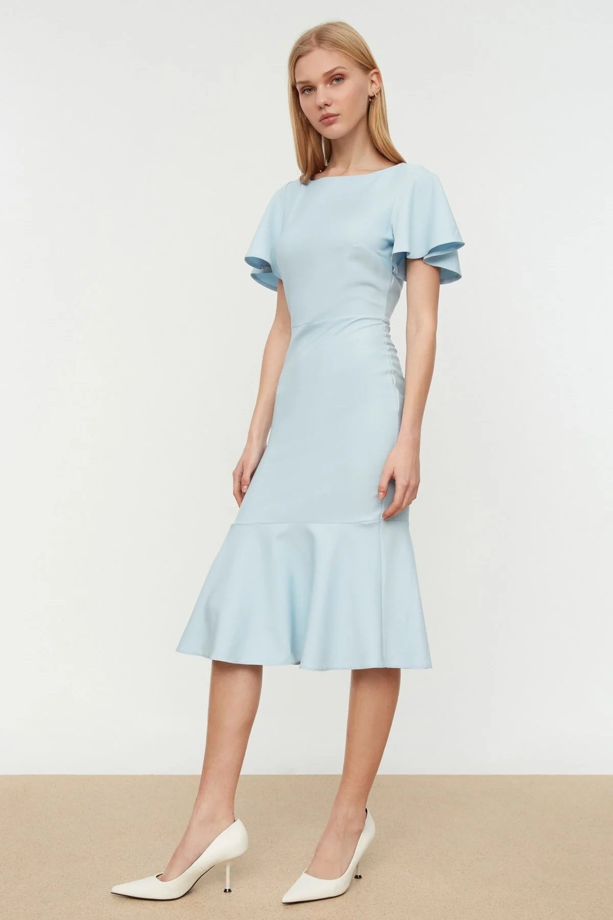 Trendyol Collection  Blaues Volant-Midi-Webkleid TWOSS20EL1342