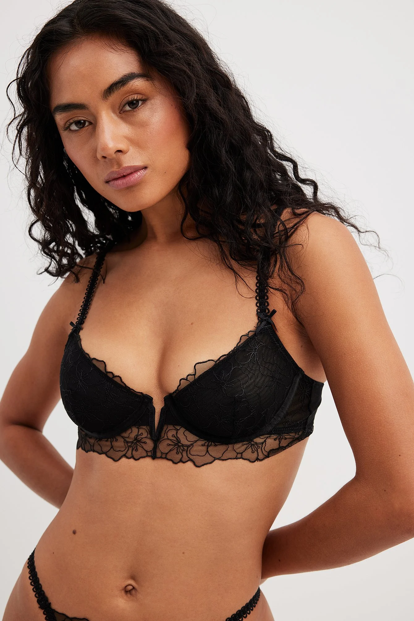 Bügel-Bralette mit transparenter Stickerei