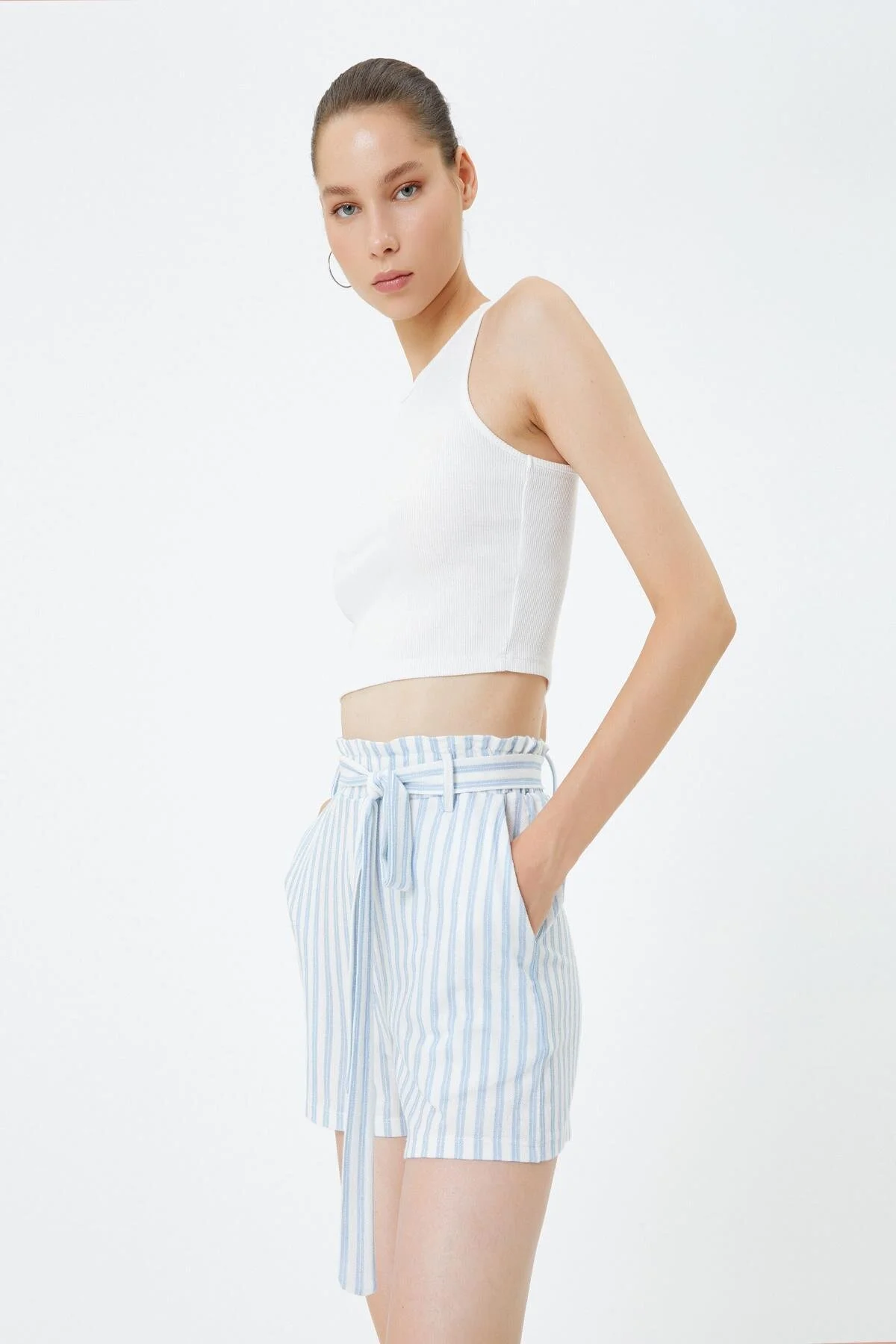 Koton  Shorts - Blau - Mittlerer Bund