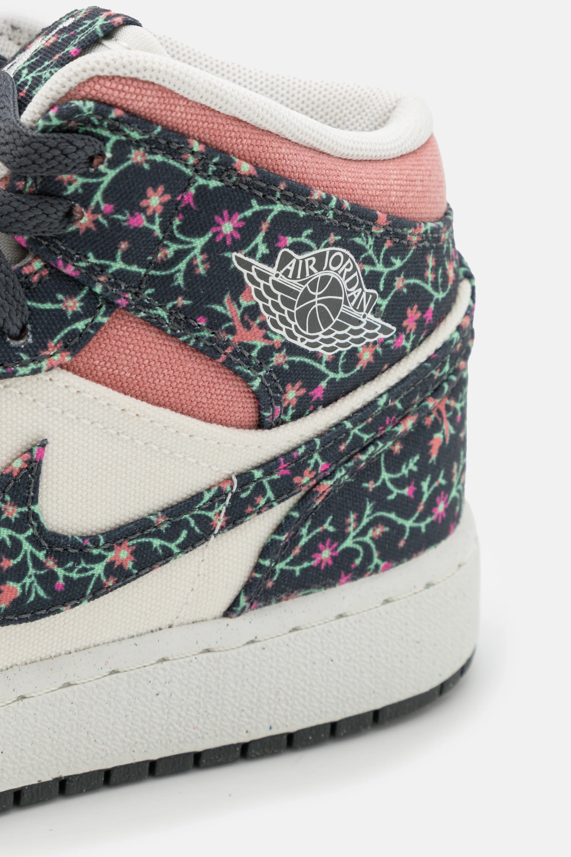 Jordan AIR JORDAN 1 MID SE - Zapatillas de baloncesto