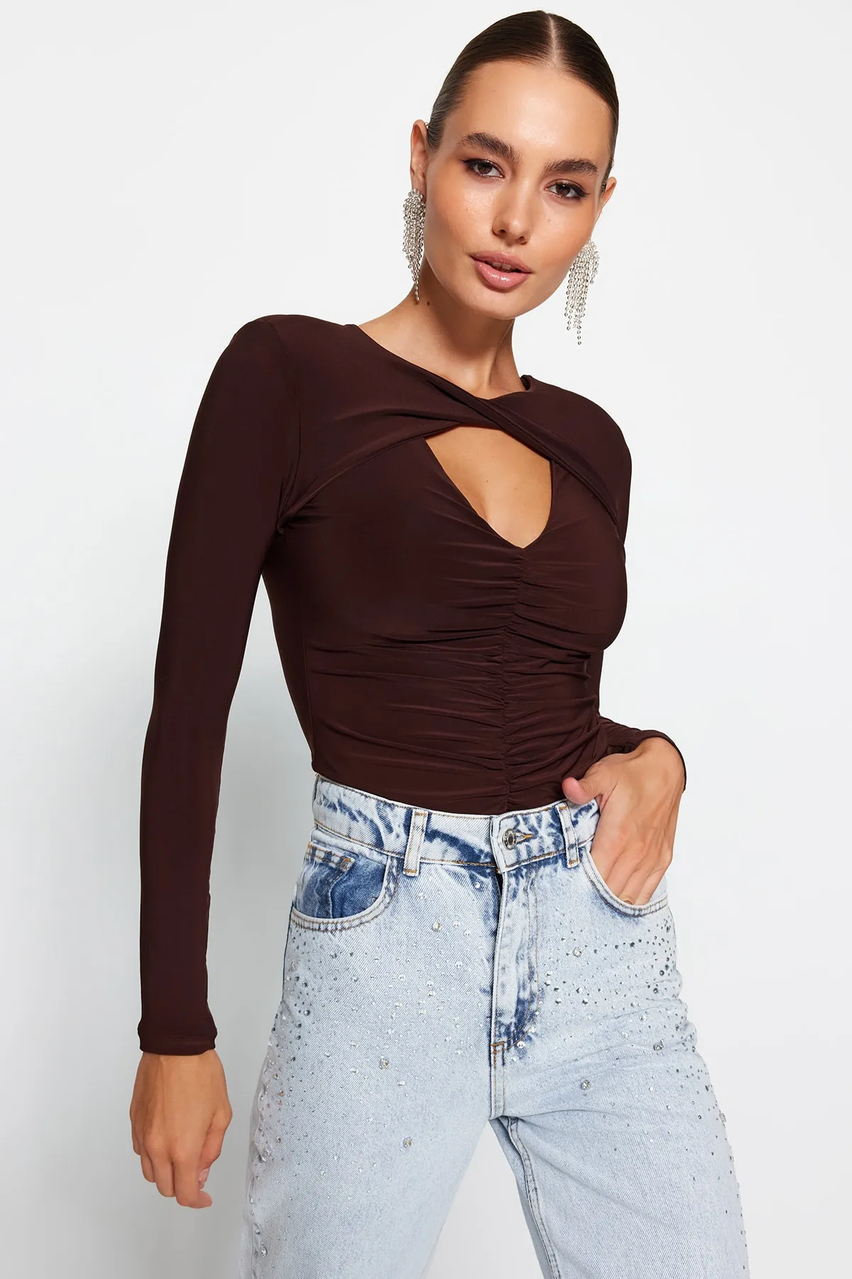 Trendyol Collection  Brauner Strickbody mit Cut-Outs/Fensterdetail TPRAW24BD00001