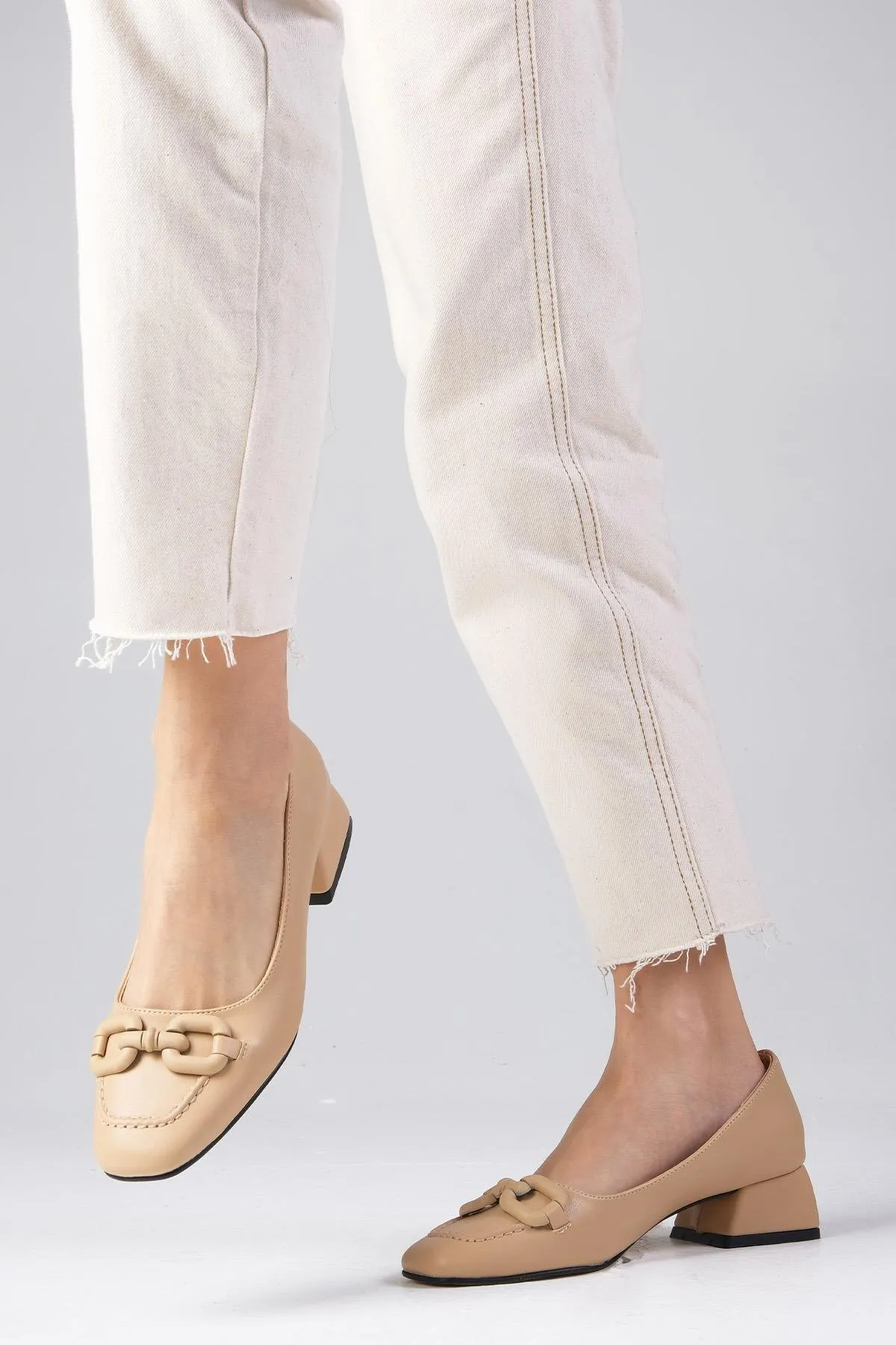 Mio Gusto  Dolly Ten Regi Damenschuhe mit kurzem Absatz und Schnallenzubehör