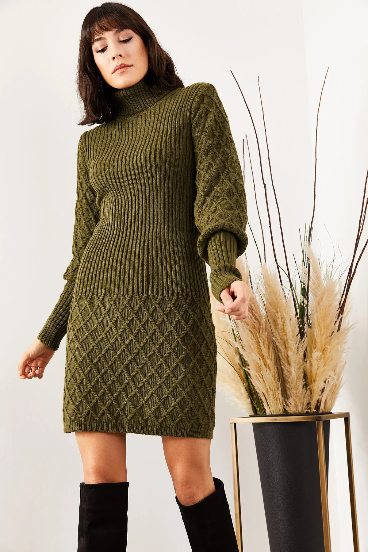 Olalook  Strukturiertes Strickkleid für Damen in Khaki mit Ärmeln und Rock ELB-19001302