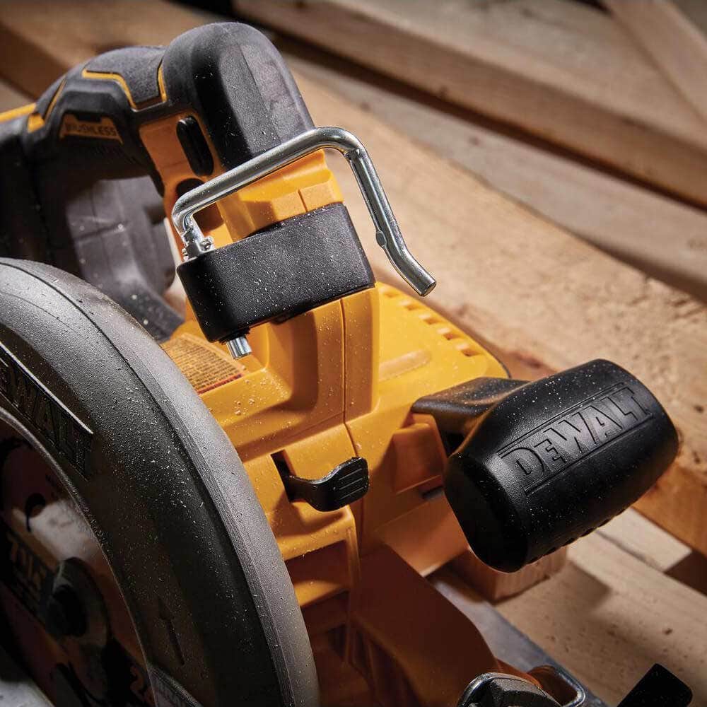 DEWALT 18V Brushless XR FLEXVOLT Advantage 6.0AH Circular Saw Kit DCS573T1-XE