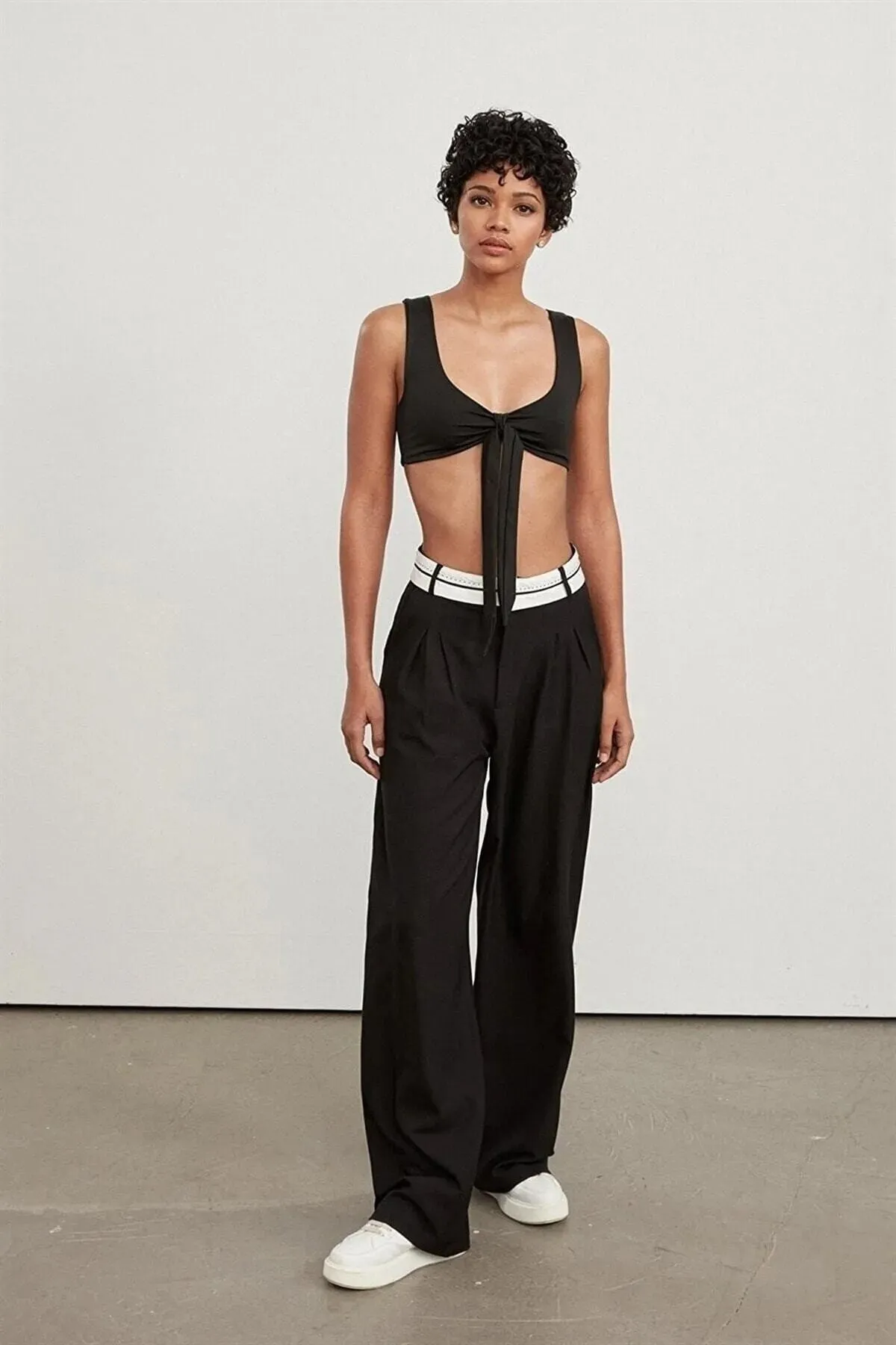 IŞILDA FASHION  Schwarze Palazzo-Hose mit umgekehrtem Gürtel und hoher Taille für Damen
